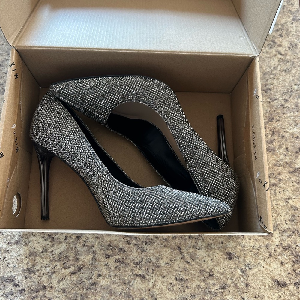 Mix No. 6 Black and Gray Heels